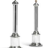 A PAIR OF SILVERED-METAL LARGE TABLE LAMPS - Foto 2