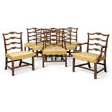 A SET OF EIGHT GEORGE III MAHOGANY LADDERBACK DINING-CHAIRS - Foto 1