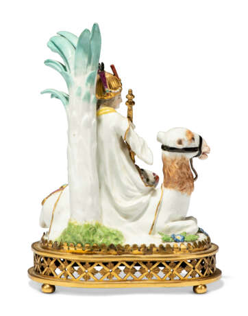 A SET OF FOUR ORMOLU-MOUNTED MEISSEN PORCELAIN FIGURES EMBLEMATIC OF THE CONTINENTS - Foto 13