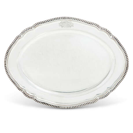 A GEORGE III SILVER MEAT DISH - photo 1