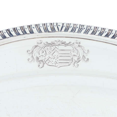 A GEORGE III SILVER MEAT DISH - photo 3
