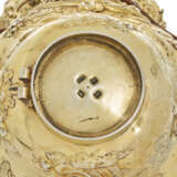 A GEORGE II SILVER-GILT KETTLE, STAND AND LAMP - Foto 3