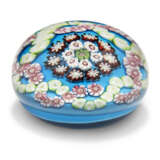 A CLICHY PATTERNED MILLEFIORI COLOUR-GROUND WEIGHT - фото 2