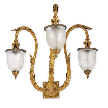 A SET OF FOUR GILT-BRONZE LARGE THREE-BRANCH WALL-LIGHTS - photo 2
