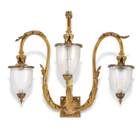 A SET OF FOUR GILT-BRONZE LARGE THREE-BRANCH WALL-LIGHTS - фото 4