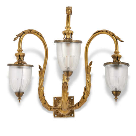 A SET OF FOUR GILT-BRONZE LARGE THREE-BRANCH WALL-LIGHTS - photo 5