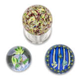 THREE CONTINENTAL GLASS WEIGHTS - photo 2