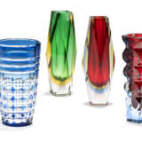 A GROUP OF FOUR COLOURED GLASS VASES - фото 1