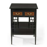 AN AESTHETIC MOVEMENT EBONISED AND SYCAMORE OCCASIONAL TABLE - Foto 1