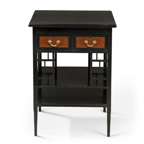 AN AESTHETIC MOVEMENT EBONISED AND SYCAMORE OCCASIONAL TABLE - Foto 1