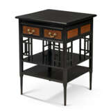 AN AESTHETIC MOVEMENT EBONISED AND SYCAMORE OCCASIONAL TABLE - Foto 2