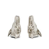 A PAIR OF GEORGE III SILVER STIRRUP CUPS - фото 1