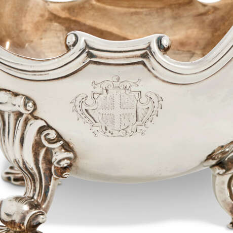 A PAIR OF GEORGE II SILVER SAUCEBOATS - Foto 2