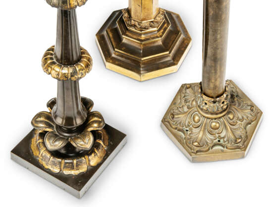 A GROUP OF FOUR BRONZE TABLE LAMPS - фото 3