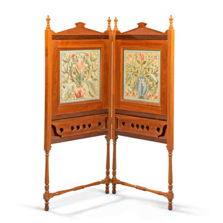 A LATE VICTORIAN ARTS AND CRAFTS WALNUT AND EMBROIDERY TWO-PANELLED SCREEN - фото 2