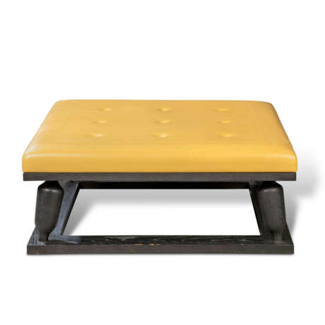 AN EBONISED OAK AND BUTTONED LEATHER SQUARE LOW `GALICIA` TABLE - фото 2