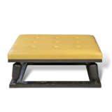 AN EBONISED OAK AND BUTTONED LEATHER SQUARE LOW `GALICIA` TABLE - Foto 2