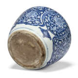 A CHINESE BLUE AND WHITE REVERSE-DECORATED LARGE JAR - фото 4