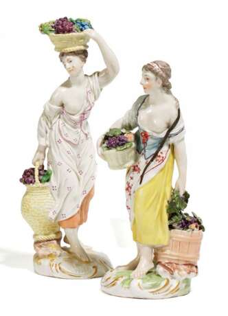 2 Winzerinnen mit Traubenkorb - photo 1