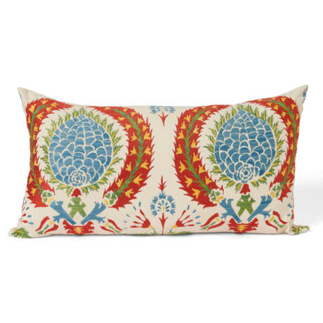 A GROUP OF EIGHT SUSANI CUSHIONS - фото 2