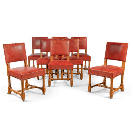 A SET OF EIGHT EARLY VICTORIAN GOTHIC REVIVAL OAK SIDE CHAIRS - фото 1