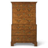 A GEORGE I WALNUT AND FEATHERBANDED CHEST-ON-CHEST - фото 1