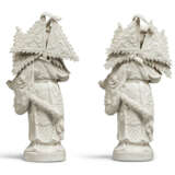 TWO CHINESE DEHUA PORCELAIN STANDING FIGURES - Foto 2
