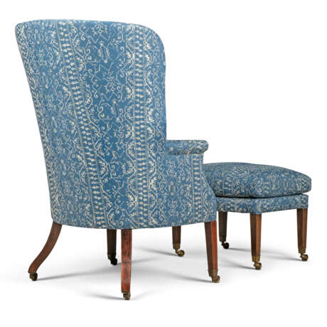 A GEORGE III MAHOGANY BARREL-BACK WING ARMCHAIR AND A LATER STOOL - photo 4