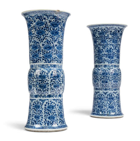 A PAIR OF CHINESE BLUE AND WHITE LARGE GU-FORM BEAKER VASES - photo 2