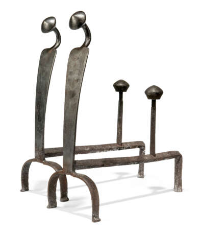 A PAIR OF MID-VICTORIAN GOTHIC REVIVAL BRASS-MOUNTED STEEL ANDIRONS AND A COLLECTION OF FIRE ITEMS - фото 7