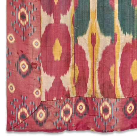 TWO VINTAGE SILK IKAT CURTAINS - photo 7