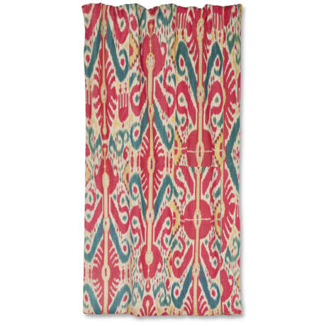 TWO VINTAGE SILK IKAT CURTAINS - фото 8