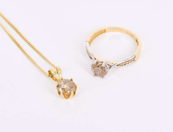 Set: Solitaire Pendant Necklace and Solitaire Ring - Foto 1