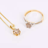 Set: Solitaire Pendant Necklace and Solitaire Ring - Foto 1