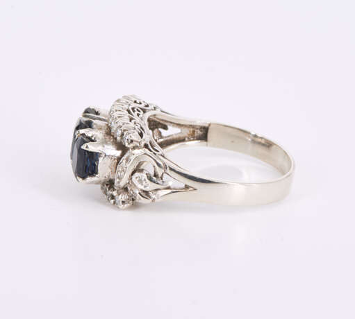 Sapphire Diamond Ring - фото 2