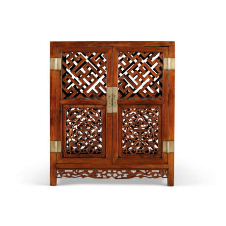 A PAIR OF HUANGHUALI CABINETS WITH LATTICED PANELS - фото 5