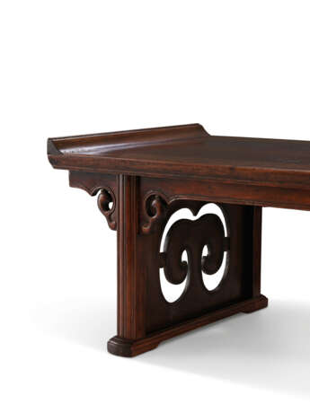 A HUANGHUALI RECESSED TRESTLE-LEG TABLE STAND - Foto 2