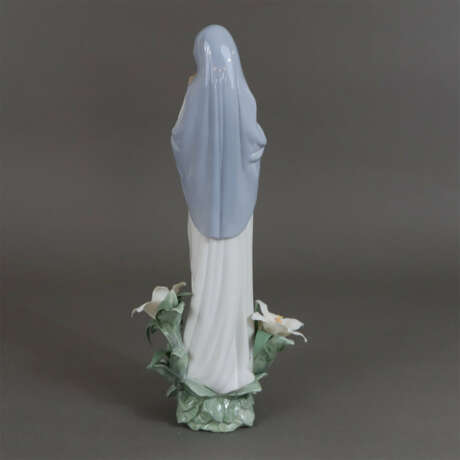 Porzellanfigur "Madonna der Blumen" - Lladro, S - photo 3