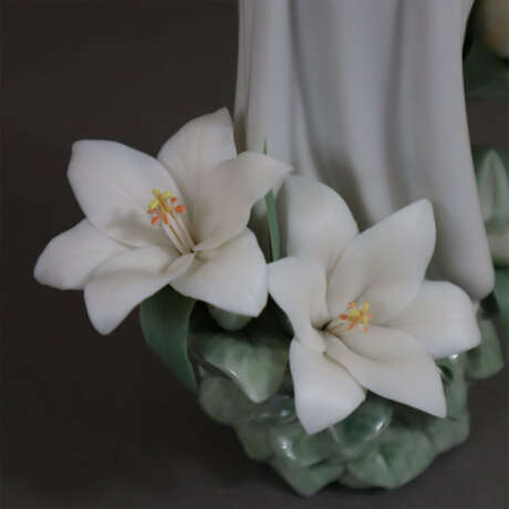 Porzellanfigur "Madonna der Blumen" - Lladro, S - photo 8