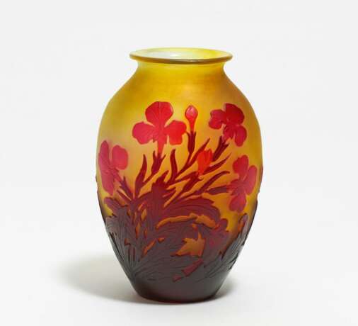 Kleine Vase mit Irisdekor - Foto 1