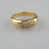 Goldring mit Diamantbesatz - Gelbgold 750/000 ( - photo 1
