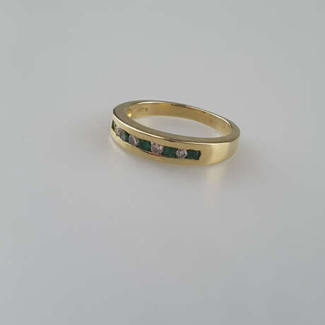 Goldring mit Diamant- und Smaragdbesatz - Gelbg - фото 2