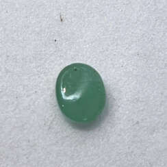 Loser Smaragd- 0,72 ct., grün, ovaler Cabochon,