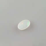 Loser Opal - 3,91 ct., weiß, ovaler Cabochon, M - Foto 1