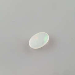 Loser Opal - 3,91 ct., weiß, ovaler Cabochon, M