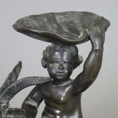 Bronzefigur - vollrunde Darstellung eines Putto - Foto 3