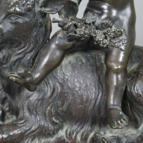 Bronzefigur - vollrunde Darstellung eines Putto - Foto 7
