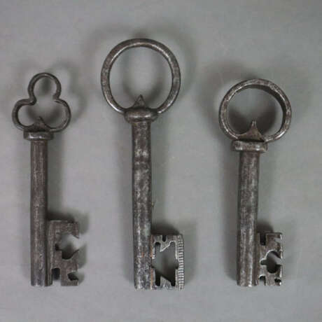 Drei Barockschlüssel - Eisen, unterschiedliche - photo 1