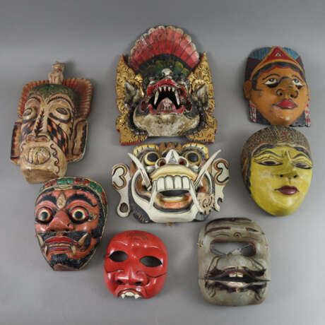 Konvolut von acht Masken - Indonesien, Holzmask - Foto 1