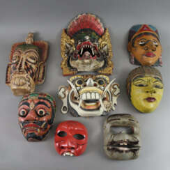 Konvolut von acht Masken - Indonesien, Holzmask